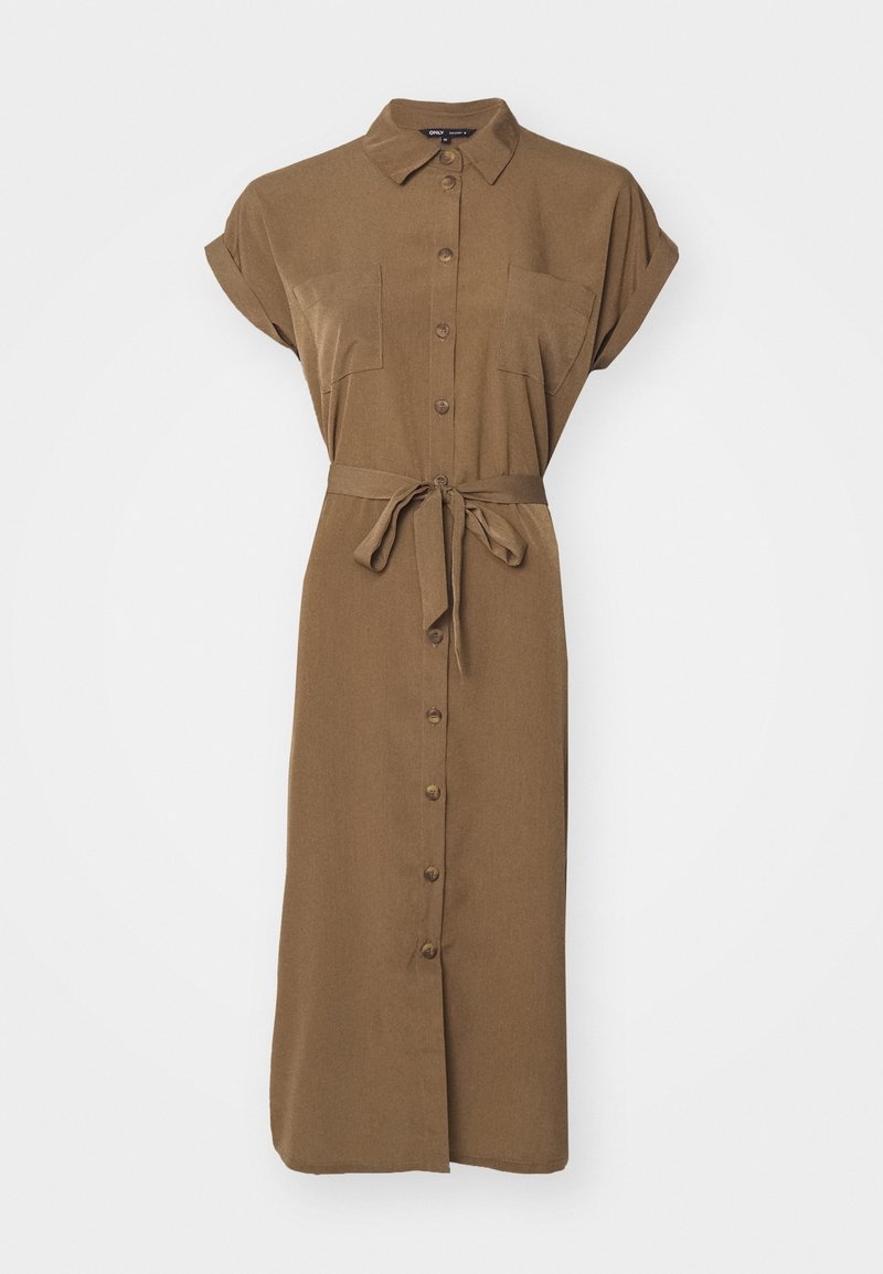 Robe chemise kaki avec manches courtes retroussées, boutonnage sur le devant, deux poches poitrine et ceinture assortie à la taille. Texture du tissu lisse.