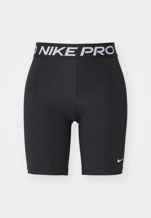 Crne Nike Pro kratke hlače s širokim crnim pojasom na kojem se nalazi bijeli natpis "NIKE PRO". Glatka tekstura, dužine do sredine bedra, prilagodljivi dizajn.