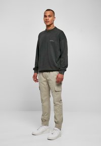 Urban Classics SMALL EMBROIDERY CREW - Pusa - black