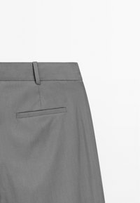 Massimo Dutti FLOWING WITH DARTS - Kalhoty - grey