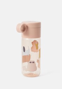 Bouteille d'eau transparente avec un couvercle rose, ornée d'illustrations de chiens et de chats dans des couleurs douces. Forme circulaire avec une prise texturée autour du couvercle.