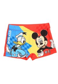 Shorts de bain rouges avec des graphismes de Donald Duck et Mickey Mouse sur un fond géométrique bleu et jaune ; taille élastique.