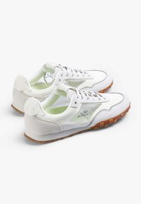 Scalpers DACH SNEAKERS - Trainers - off white