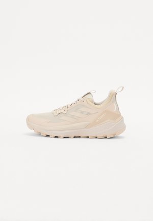 TERREX FREE HIKER 2 - Chaussures de marche - beige/alumina