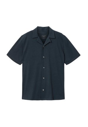 Chemise noire à manches courtes à boutons, avec un col style camp, fabriquée par AllSaints, présentée sur un fond blanc.