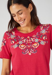 Damart Camiseta estampada - magenta