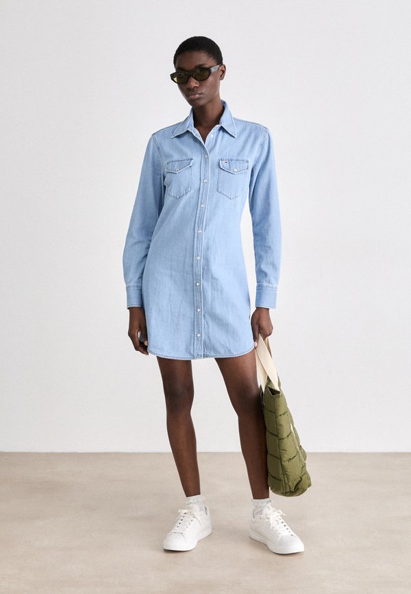 REGULAR DRESS - Shirt dress - denim light2
