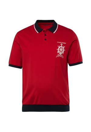 Rode polo-shirt van katoen, met een marineblauwe kraag en mouwen, een twee-knopen blouse en maritiem-thema borduursel op de linkerborst.