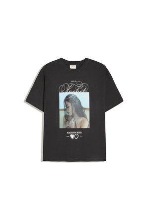 Bershka, MADISON BEER T-SHIRT - T-shirt imprimé - dark grey