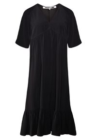 Vestido negro de manga corta con escote en V, que presenta detalles fruncidos debajo del busto, tela fluida y un dobladillo con volantes.