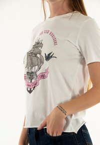 ONLY ONLLUCY LIFE BOX - T-shirt med print - cloud dancer print ocean city