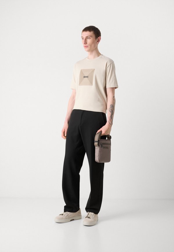 TEE LOGO - Print T-shirt - open beige2