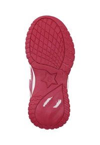 Röd gummisula med en strukturerad yta som har diagonala spår, en stjärnlogotyp och en slät vit kant längs sidan.