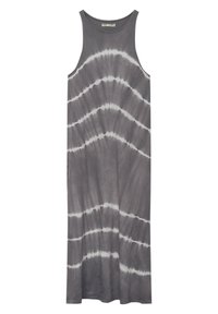 Robe maxi tie-dye grise en tissu doux. Présente un design sans manches avec des motifs ondulés blancs sur un fond gris foncé.