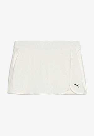 Jupe de sport portefeuille blanche avec motif subtil, logo Puma noir sur l’ourlet inférieur droit, large ceinture et chevauchement frontal courbé.