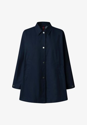 Chaqueta de algodón azul marino con cierre de botones, cuello clásico, dos bolsillos laterales y diseño de corte recto. Textura suave, detalles mínimos.