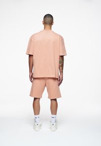 Pegador LOGO TEE - Basic póló - vintage washed tuscan rose gum