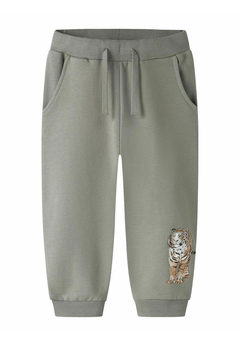 Pantalon de survêtement en coton gris avec taille côtelée, cordon de serrage, poches latérales et un motif de tigre brodé près du bas.