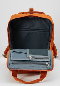 Doughnut MACAROON BACKPACK UNISEX - Mochila - rust