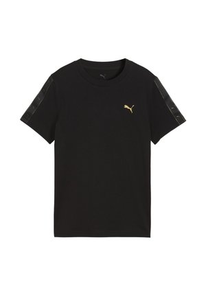 Sort t-shirt med korte ærmer med guldt Puma-logo på venstre bryst og sort stribe med gyldne detaljer ned ad begge ærmer.