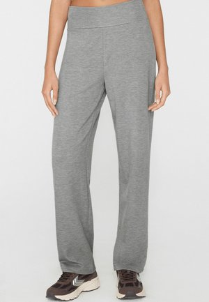 - Spodnie treningowe