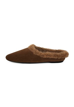 Braune Hausschuhe aus weichem Wildleder, mit einem flauschigen Kunstpelzkragen, schmaler Form und flacher Sohle für Komfort.