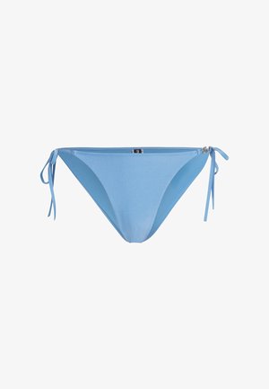 Lichtblauwe bikinitrus met strikjes aan de zijkanten, gemaakt van glad, rekbaar materiaal, met een minimalistisch design en een lichte glans.