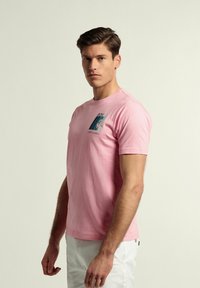 VALECUATRO WORLD CHAMPIONSHIP - Camiseta estampada - rosa