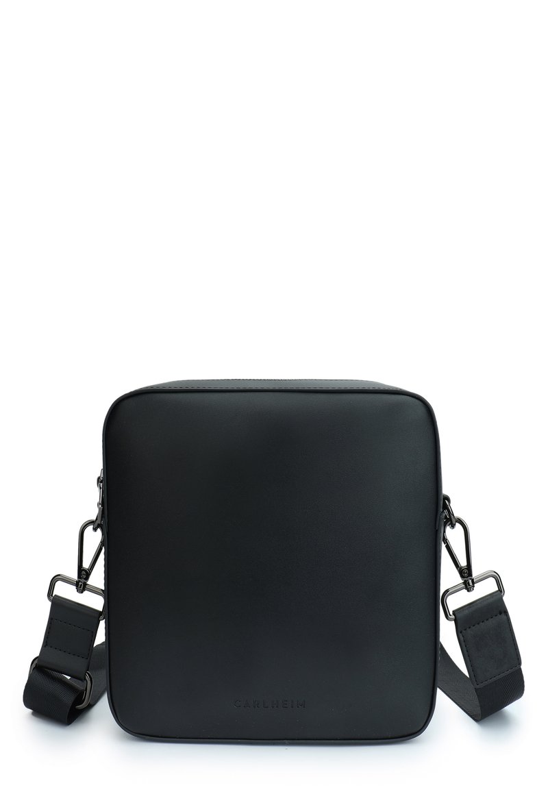 Borsa a tracolla nera e quadrata realizzata in pelle liscia, con tracolla removibile e logo minimalista impresso sul davanti.