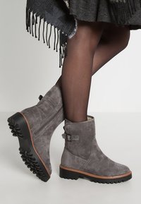 Pier One Botines con plataforma - grey