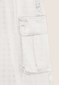 Freddy Pantalones - white sand