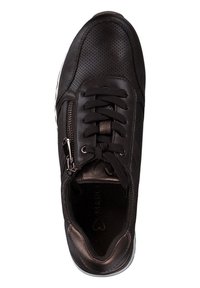 Schwarze Leder-Sneaker mit perforiertem Design, runder Zehenpartie, Schnürverschluss, seitlichem Reißverschluss und gepolsterter Innensohle. Weiße Sohlenelemente.