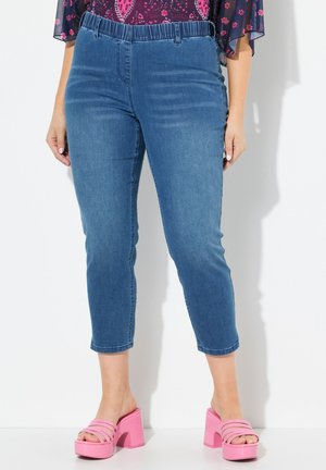 CROPPED LOOK STRETCH - Vaqueros slim fit - light blue