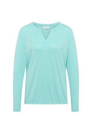 Top de manga larga azul claro con cuello henley, que presenta tres cierres de botón y un tejido suave de mezcla de algodón.