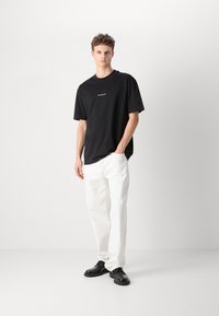 Calvin Klein Jeans CITY GRID MAP TEE - Camiseta estampada - black