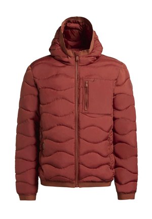 Giacca imbottita rossa con cappuccio, dotata di chiusura a zip, motivo a onda sulla superficie e dettagli cuciti. Include una tasca sul petto.