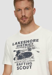 s.Oliver MIT FRONTPRINT - T-shirt print - weiß