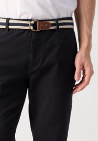 Scotch & Soda BELTED MOTT - Chinos - black