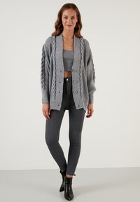 LELA Kardigán - grey