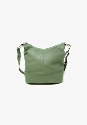 Sac à épaule en cuir vert clair avec bandoulière réglable et fermoirs métalliques argentés sur fond blanc.