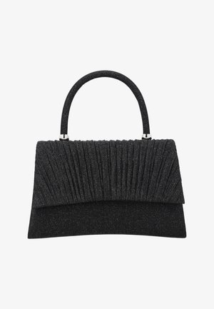 Musta teksturoitu iltalaukku, jossa on laskostettu kangassuunnittelu ja yksittäinen pyöreä kahva hopeisilla yksityiskohdilla valkoisella taustalla.