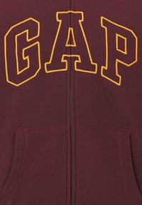 GAP ARCH  - Hættetrøje - noir red