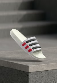 Non sélectionné, footwear white/core black/better scarlet