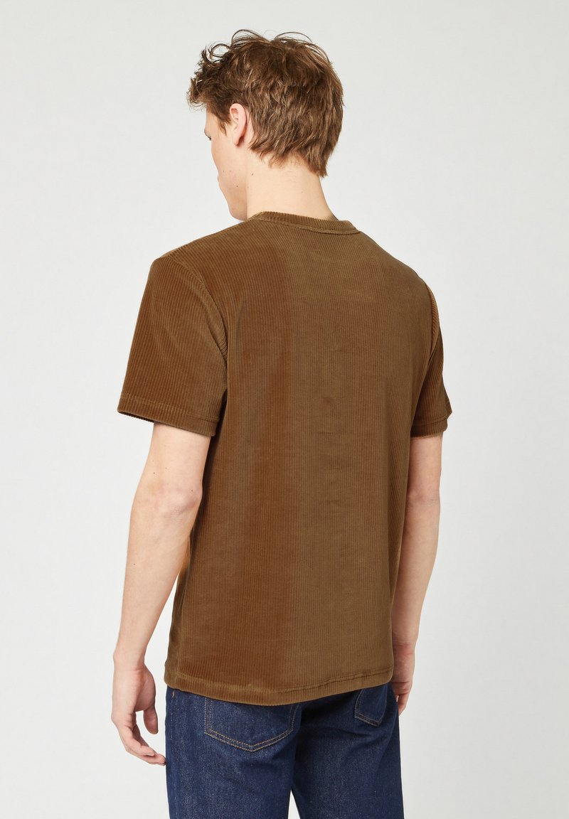 T-shirt Homme Folklorique Marron Coton Taille M - Manches Courtes Col Rond - Excellent état