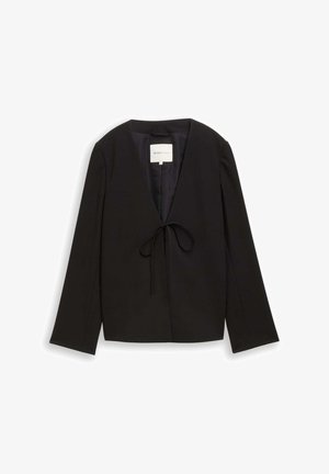 Veste noire à manches longues avec devant ouvert noué par un fin nœud, ourlet droit, et doublure intérieure visible avec étiquette de marque au niveau de l'encolure.