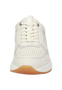 Baskets gris clair en mesh et suède, bout rond, lacets plats et semelle en caoutchouc. Présente des accents perforés pour la ventilation.