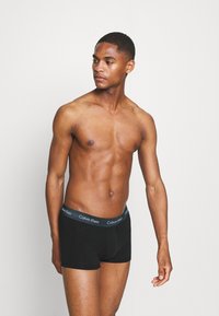 Calvin Klein Underwear LOW RISE TRUNK STRETCH 3 PACK - Cuecas boxer - hemisphere/direct green/blue