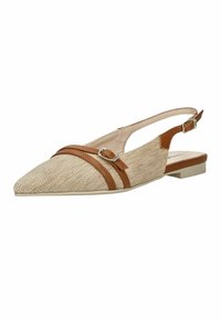 Chaussure plate beige texturée à bout pointu avec des brides en cuir marron et un détail de boucle argentée sur fond blanc.