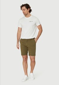 Sail Racing HELMS - Shortsit - dusty olive