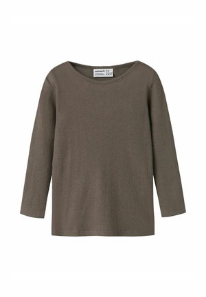 Langærmet, ribstrikket sweater i en afdæmpet olivengrøn farve, med bred rund halsudskæring og afslappet pasform. Blødt, struktureret stof.
